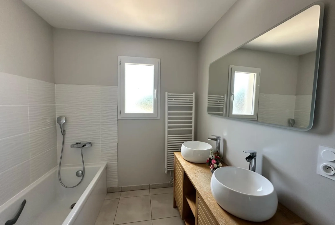 Maison de plain-pied à Bergerac avec grand jardin, 3 chambres et confort moderne 