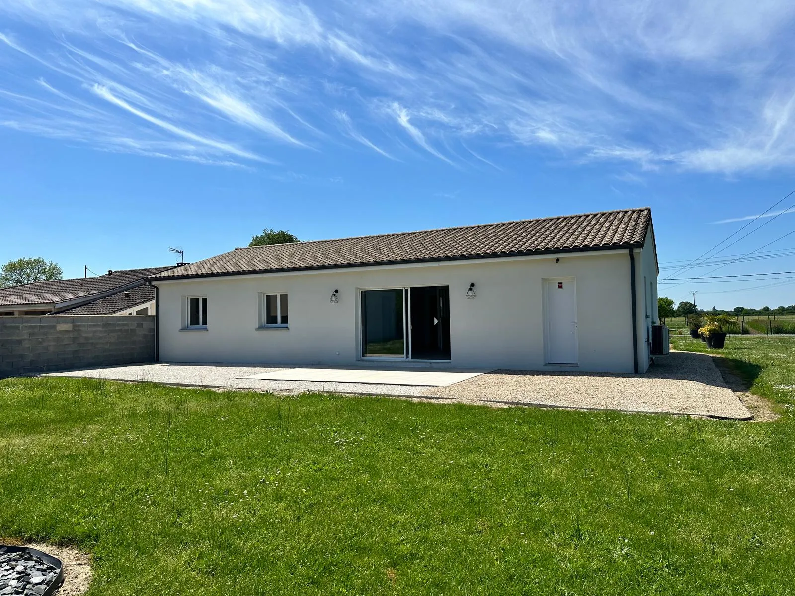 Maison de plain-pied à Bergerac avec grand jardin, 3 chambres et confort moderne 