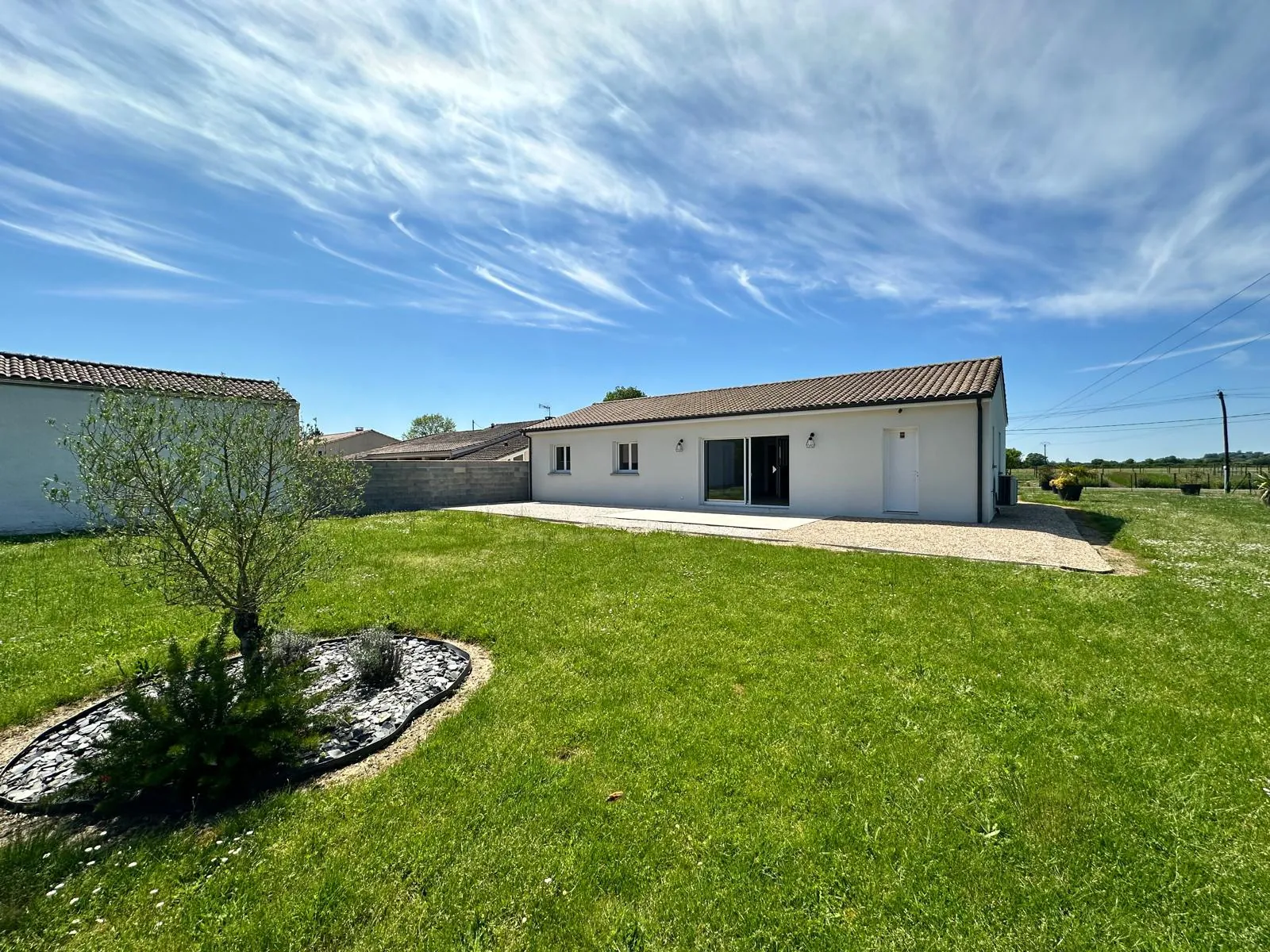 Maison de plain-pied à Bergerac avec grand jardin, 3 chambres et confort moderne 