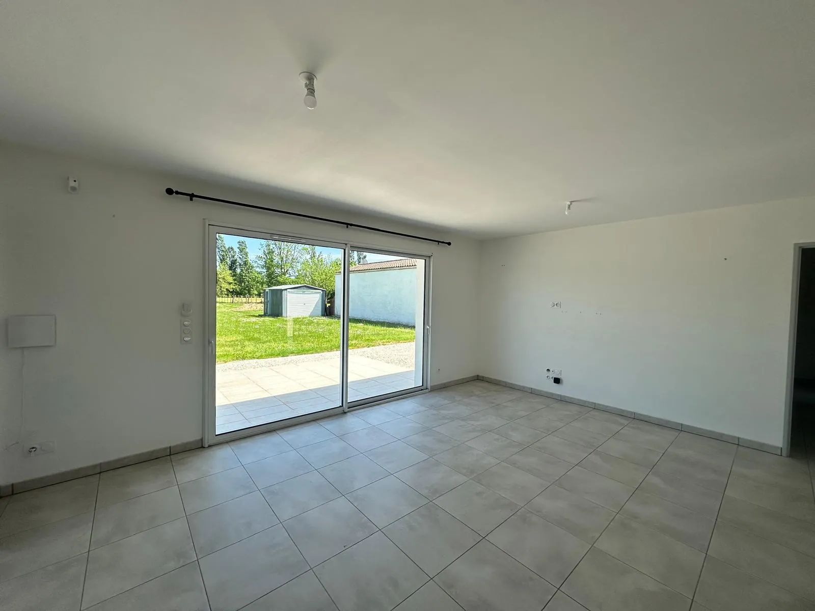 Maison de plain-pied à Bergerac avec grand jardin, 3 chambres et confort moderne 