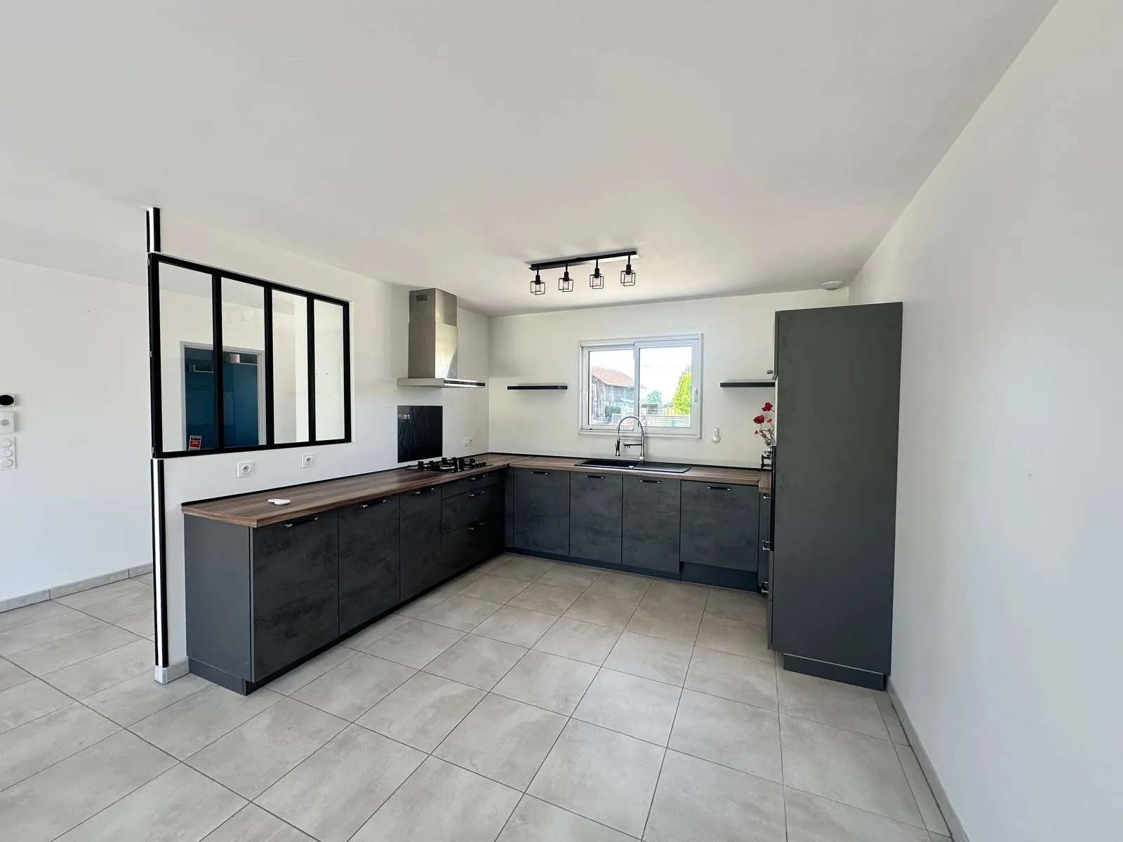 Maison de plain-pied à Bergerac avec grand jardin, 3 chambres et confort moderne 