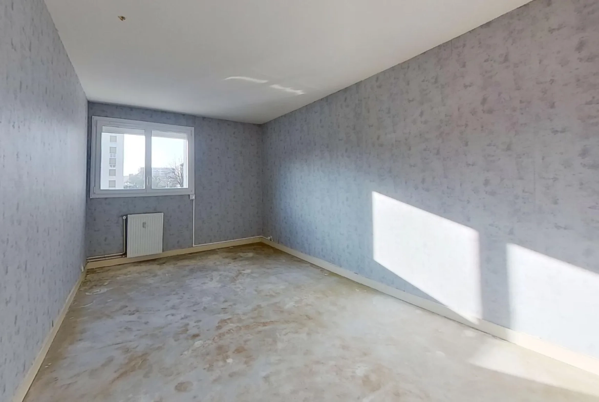 Appartement T3 à Caen de 82m² avec parking, cave et travaux à prévoir 