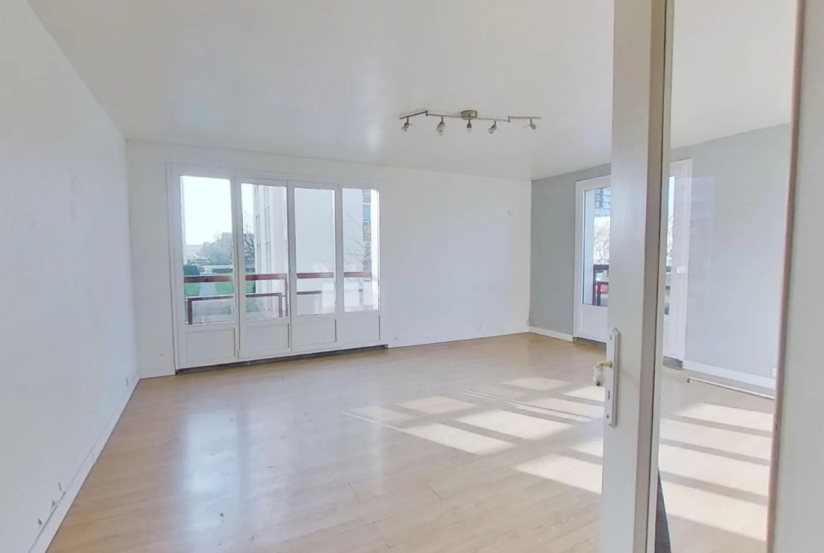Appartement T3 à Caen de 82m² avec parking, cave et travaux à prévoir 