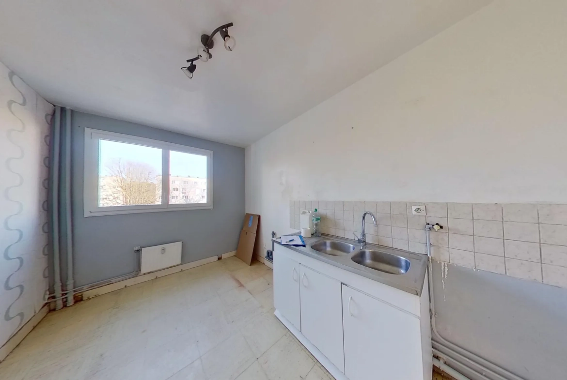 Appartement T3 à Caen de 82m² avec parking, cave et travaux à prévoir 