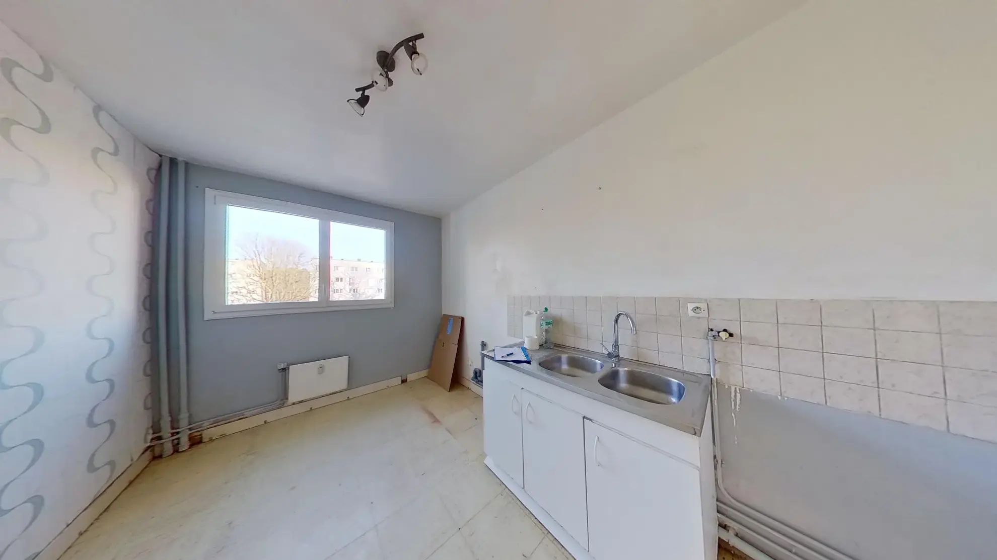 Appartement T3 à Caen de 82m² avec parking, cave et travaux à prévoir 
