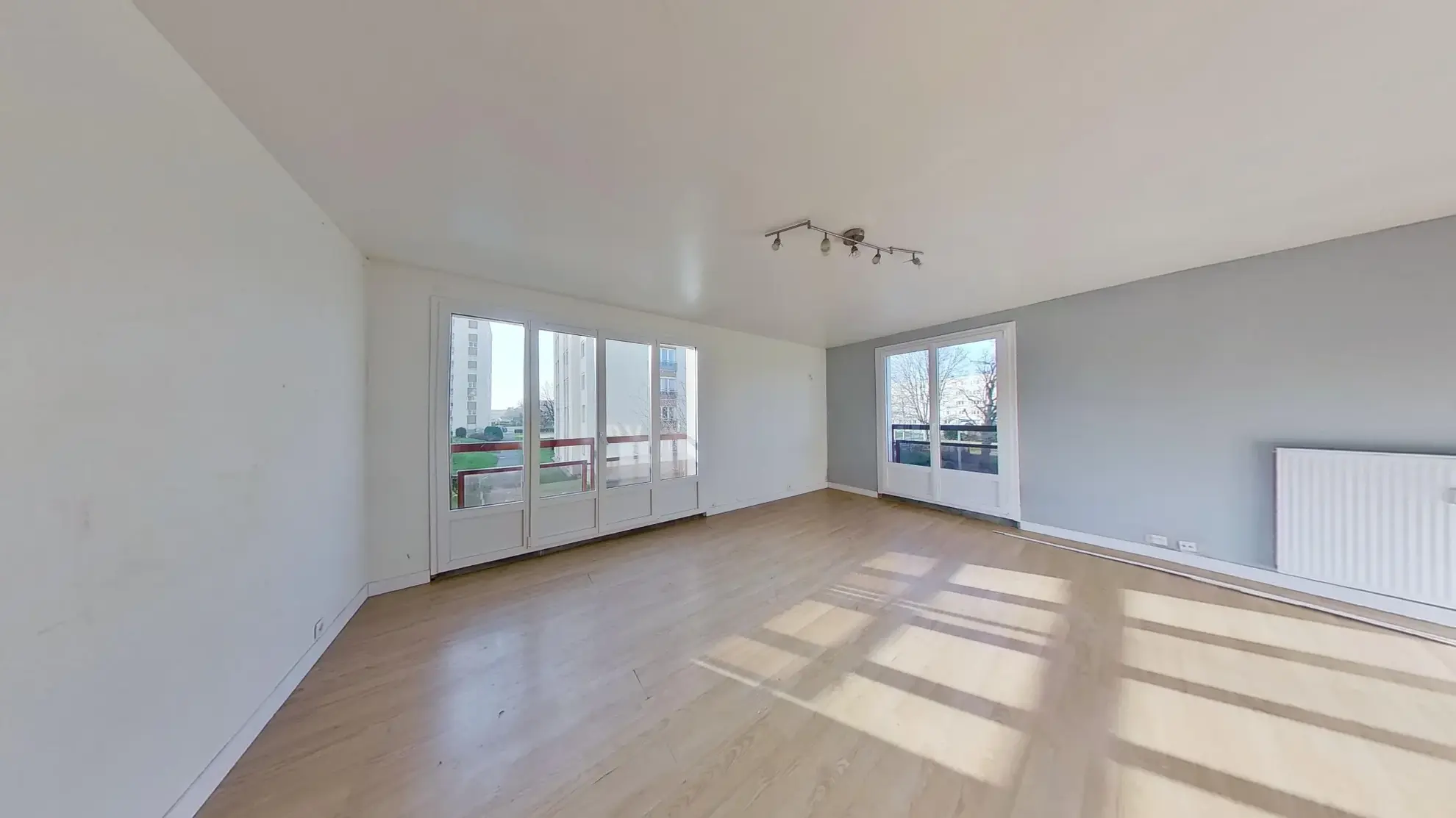 Appartement T3 à Caen de 82m² avec parking, cave et travaux à prévoir 