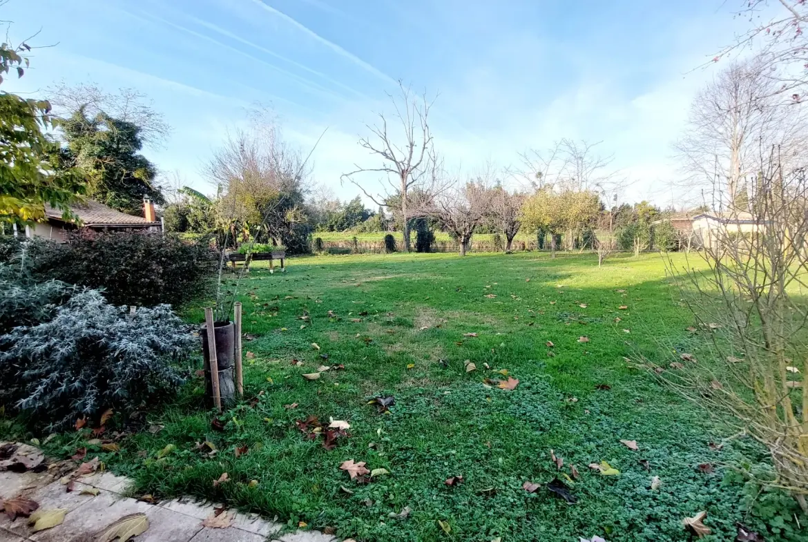 Maison 110 m² à vendre à La Réole, environnement calme et grand terrain 
