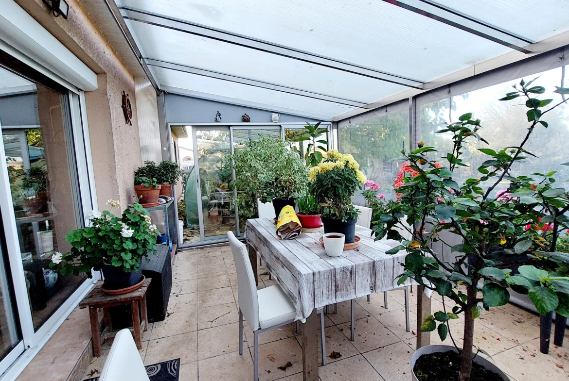 Maison 110 m² à vendre à La Réole, environnement calme et grand terrain 