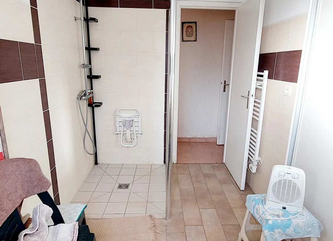 Maison 110 m² à vendre à La Réole, environnement calme et grand terrain 