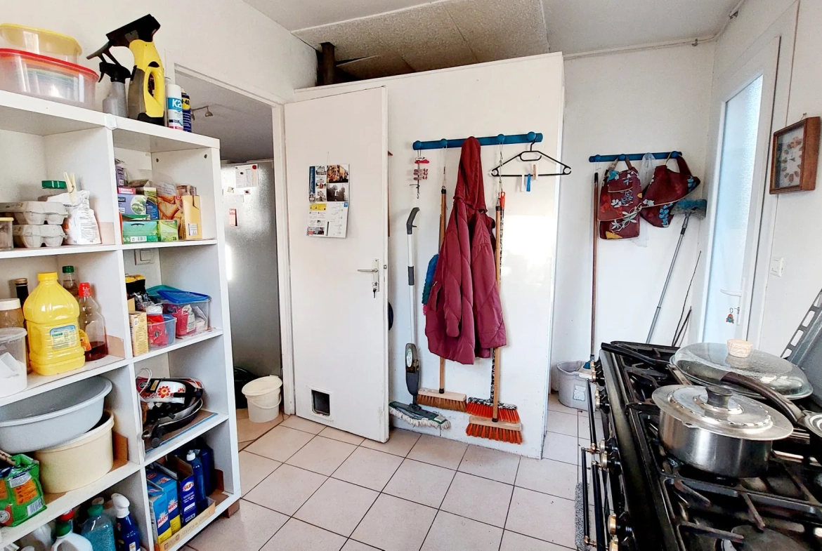 Maison 110 m² à vendre à La Réole, environnement calme et grand terrain 