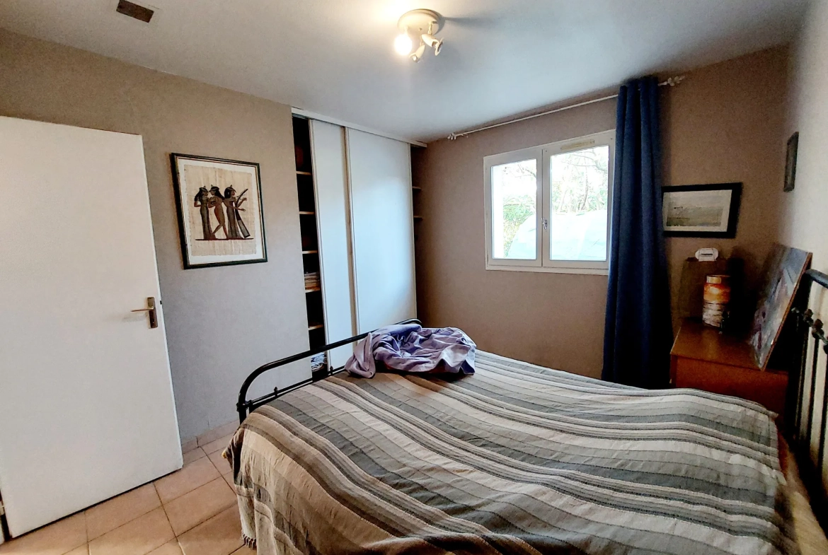 Maison 110 m² à vendre à La Réole, environnement calme et grand terrain 