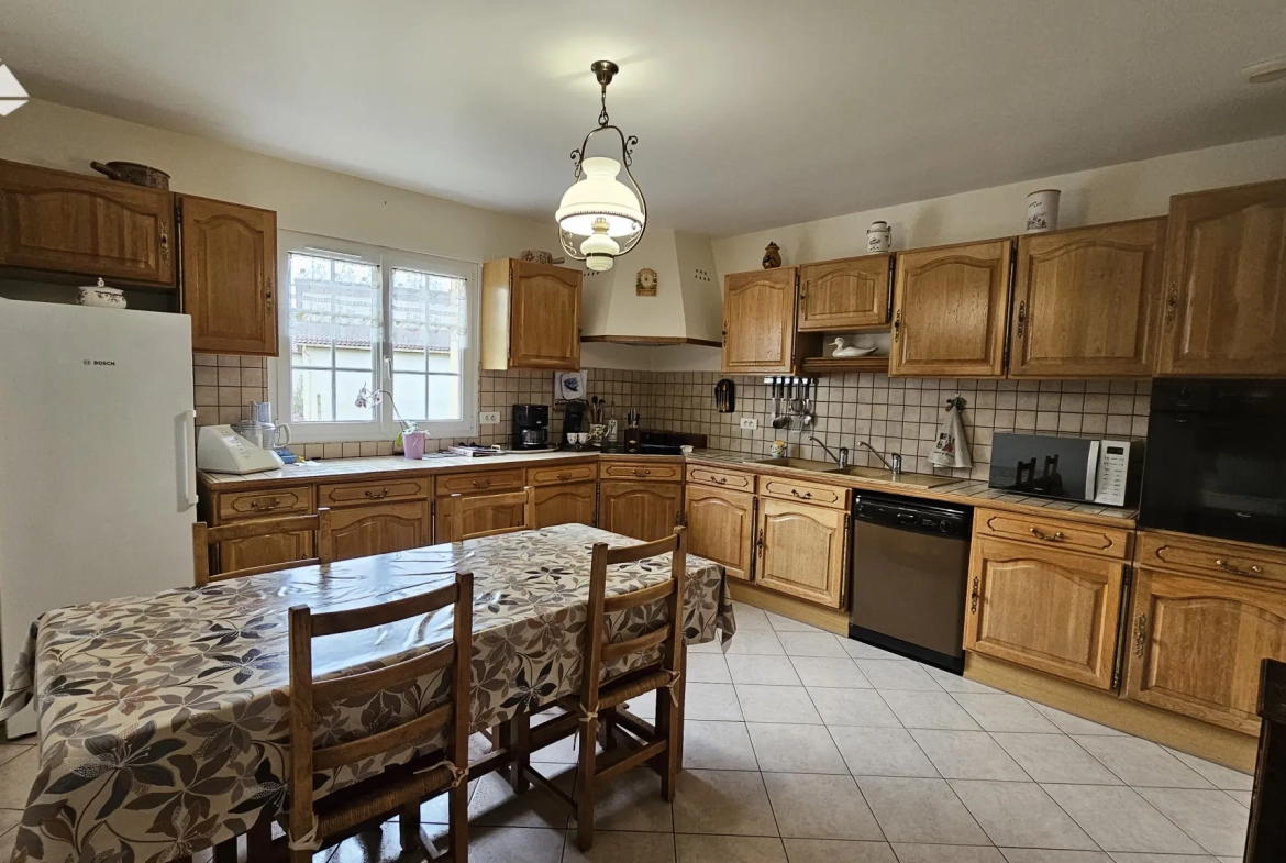 Maison 6 pièces avec 5 chambres à Totes - Terrain clos de 1200 m² 