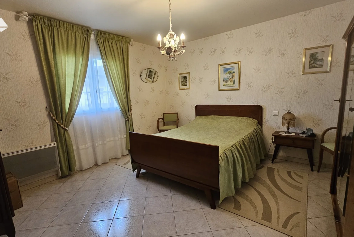 Maison 6 pièces avec 5 chambres à Totes - Terrain clos de 1200 m² 