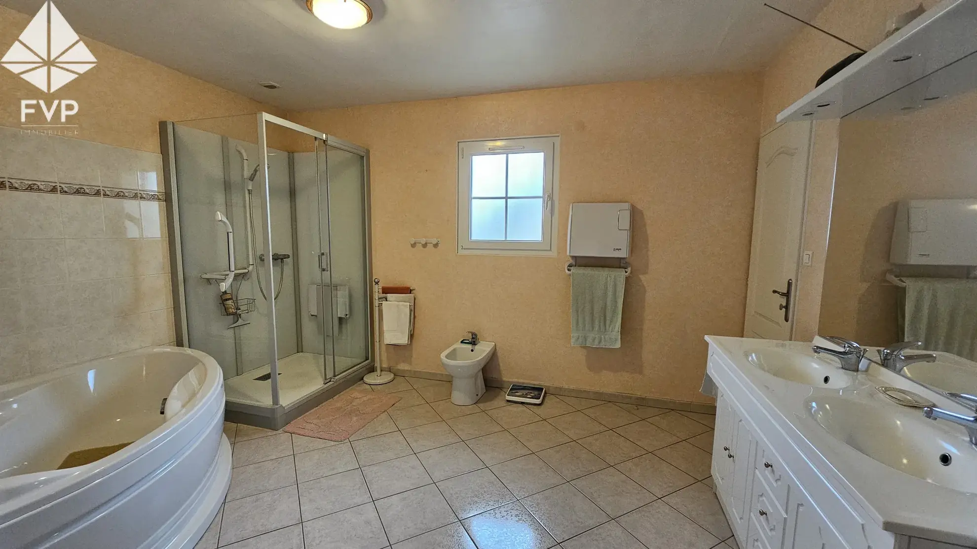Maison 6 pièces avec 5 chambres à Totes - Terrain clos de 1200 m² 