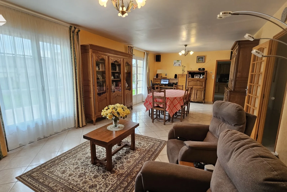 Maison 6 pièces avec 5 chambres à Totes - Terrain clos de 1200 m² 