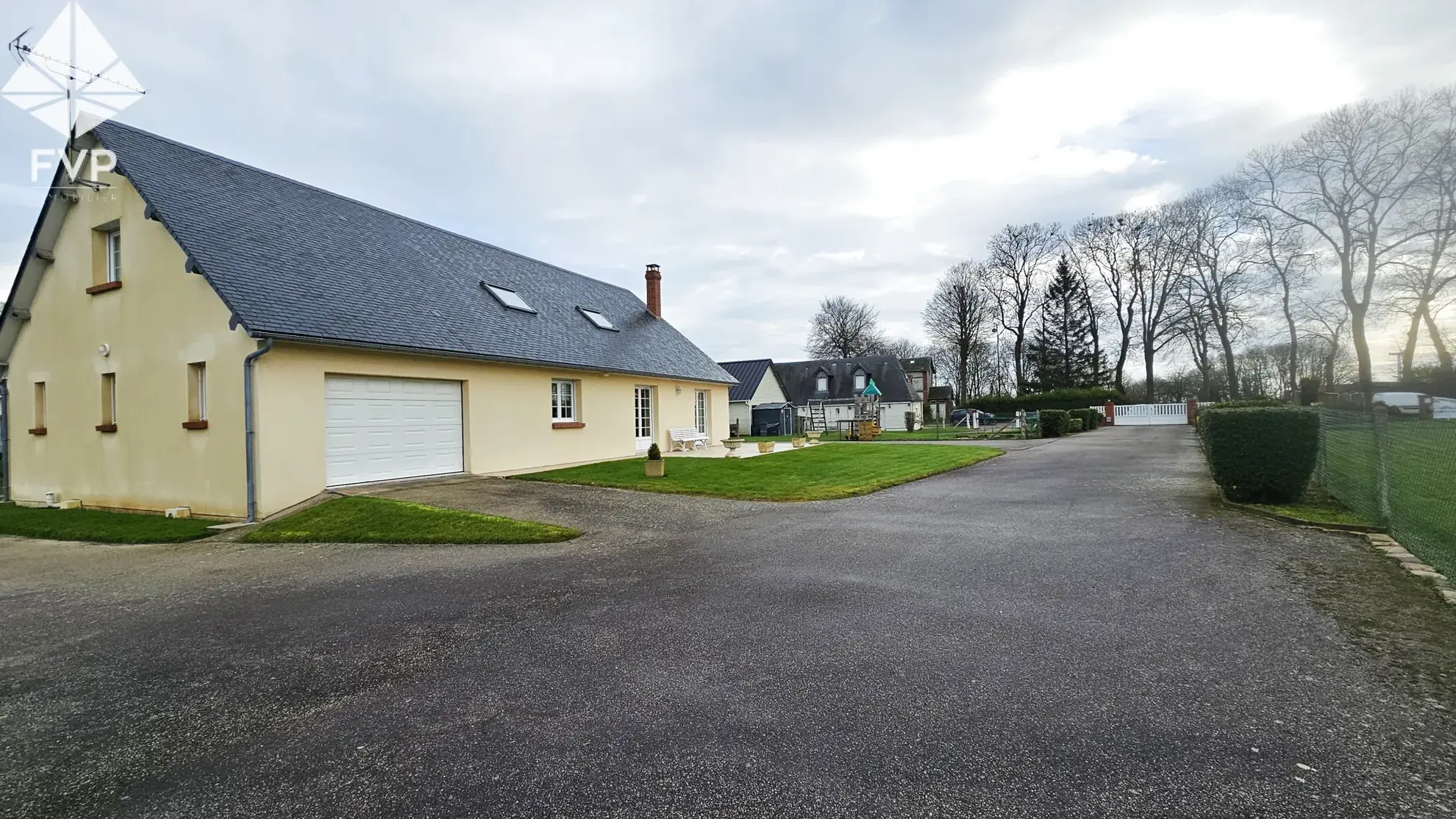 Maison 6 pièces avec 5 chambres à Totes - Terrain clos de 1200 m² 
