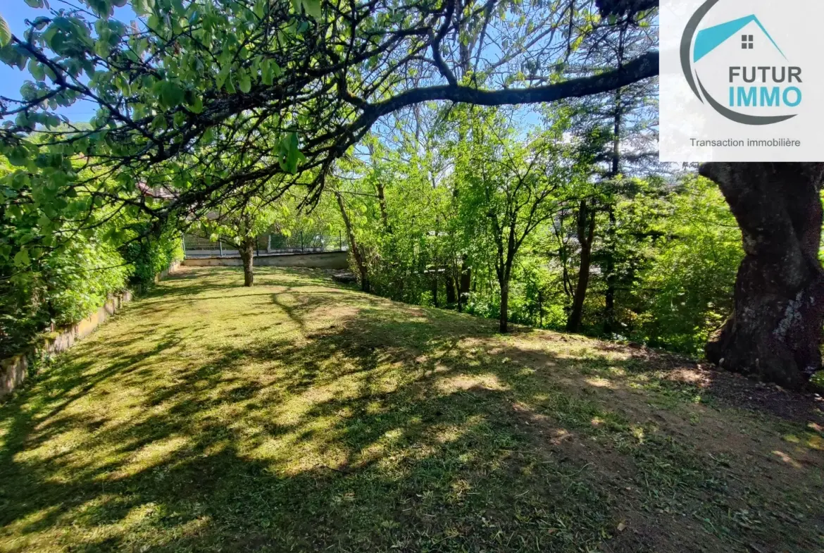 Maison individuelle F5 à Pont de Roid, 92 m², terrain 14 ares, proche commodités 