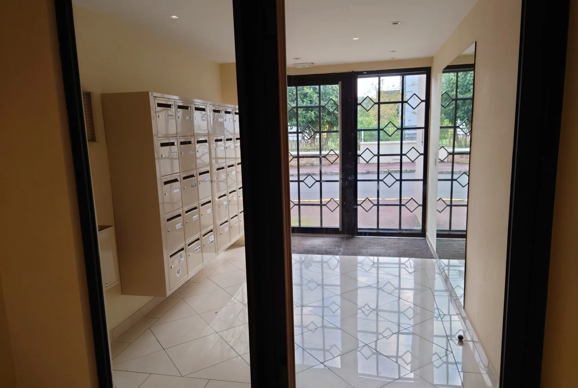 Studio de 30 m² à Draveil avec parking et locataire en place 