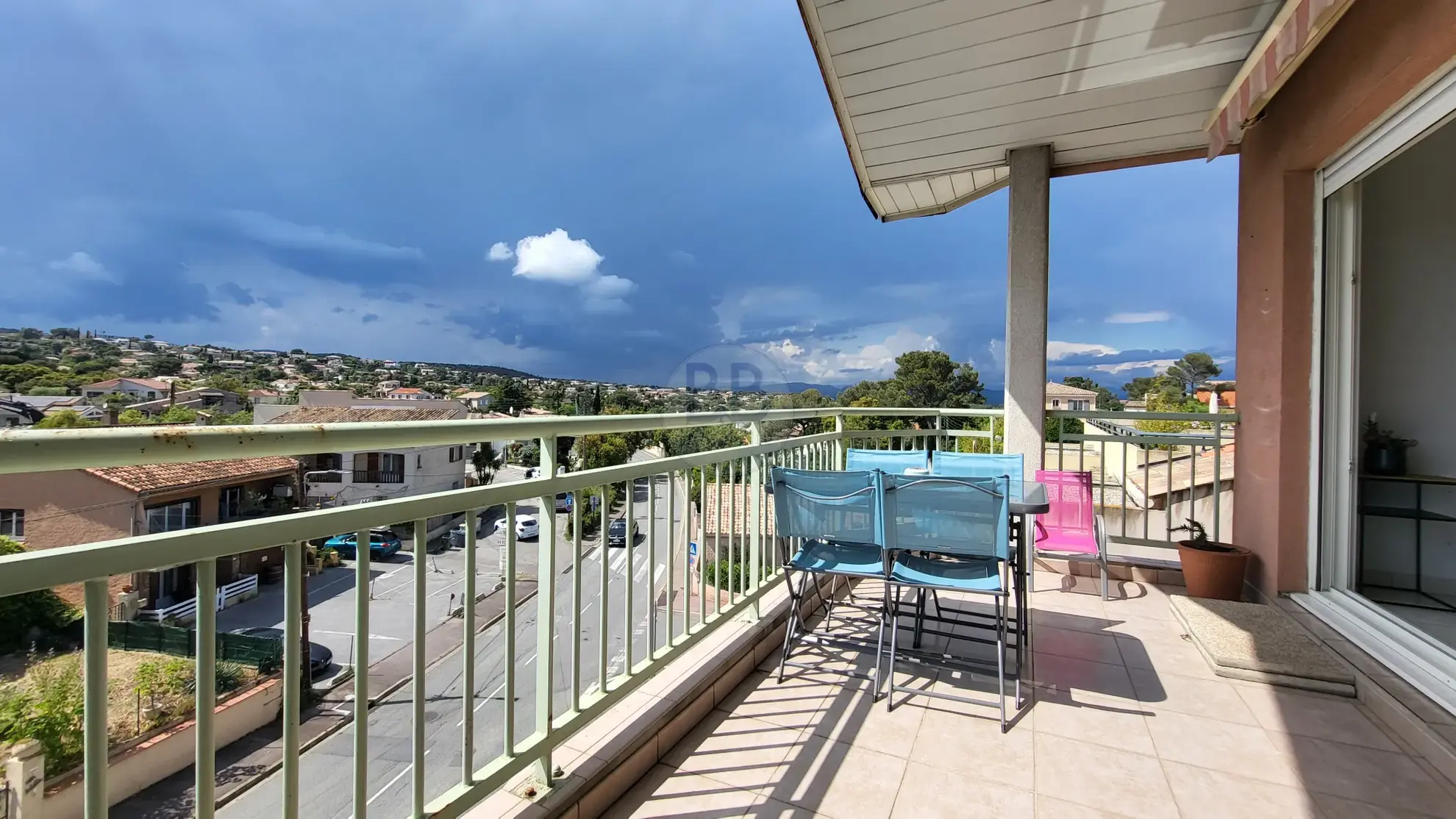 Appartement à Saint Aygulf dernier étage avec terrasse et parking 
