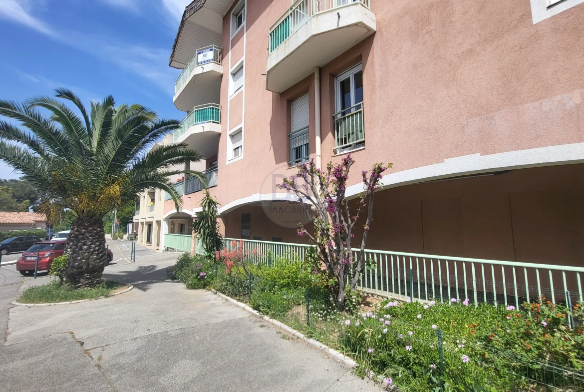 Appartement à Saint Aygulf dernier étage avec terrasse et parking 