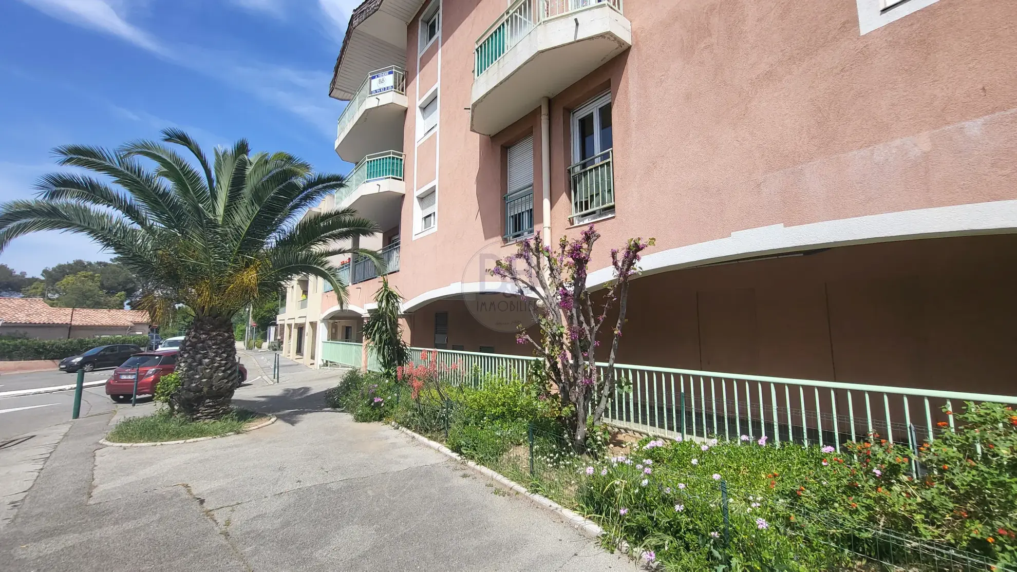 Appartement à Saint Aygulf dernier étage avec terrasse et parking 