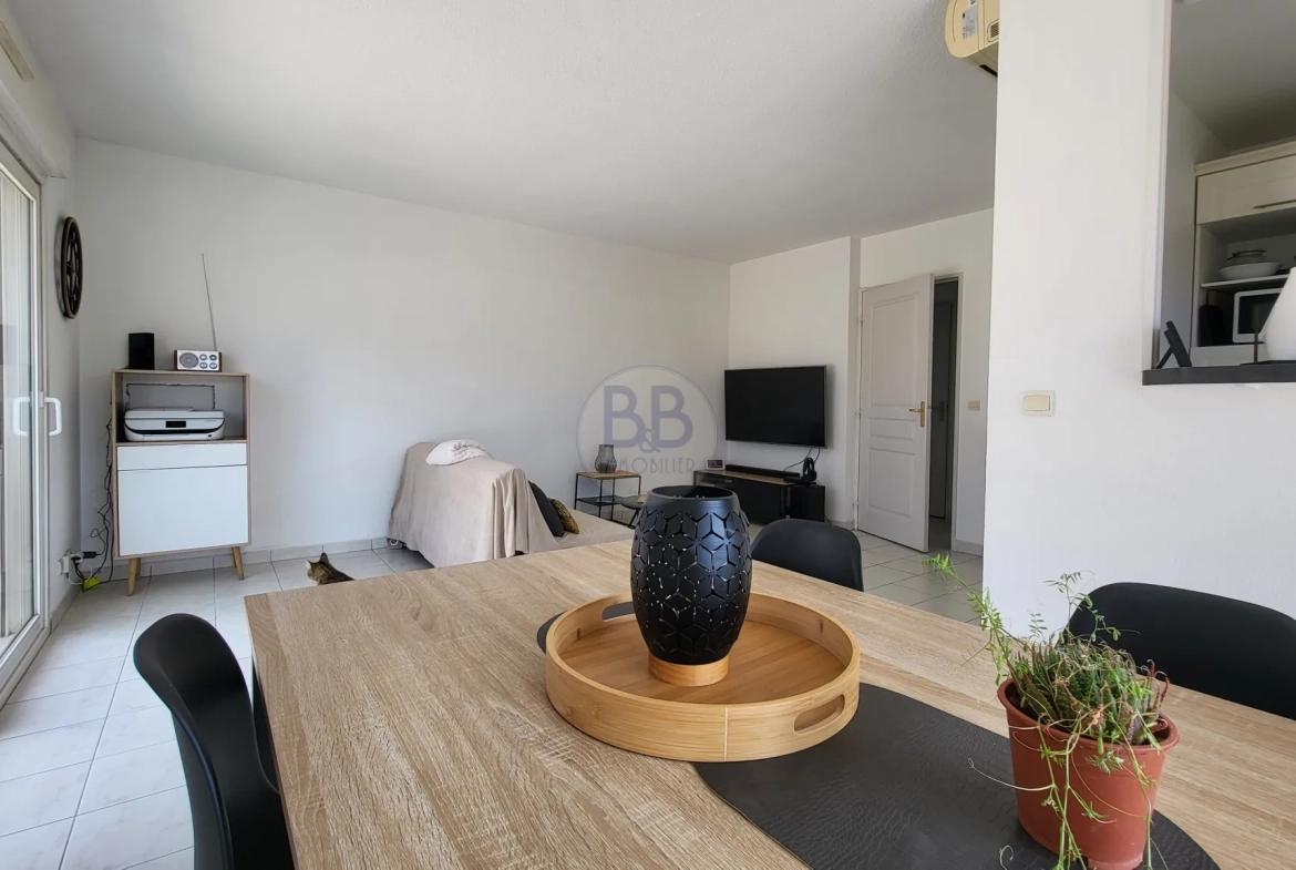 Appartement à Saint Aygulf dernier étage avec terrasse et parking 