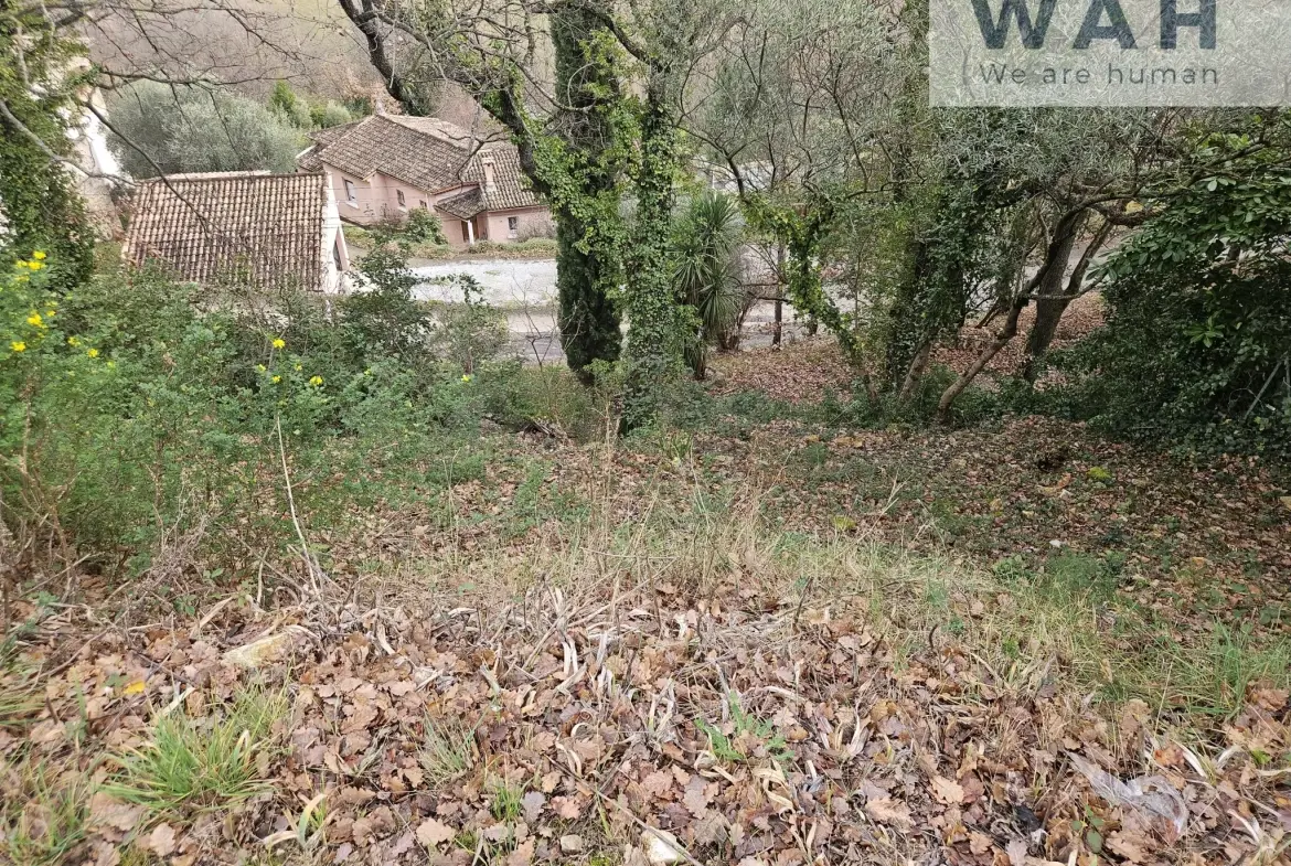 Terrain à bâtir de 430 m² à Poujols, proche Lodève, vue montagne, terrain non viabilisé 