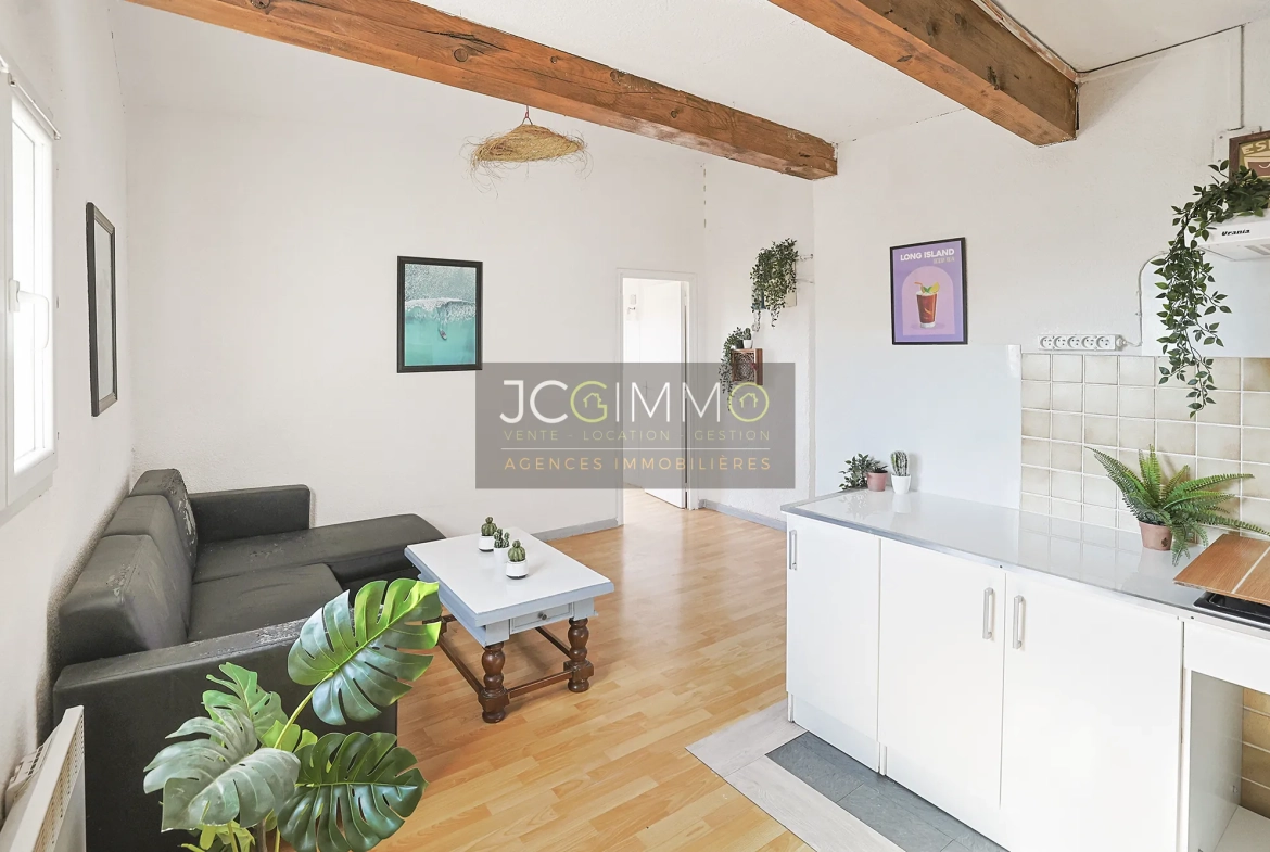 Lot de 3 appartements à rénover avec vue exceptionnelle à Pierrefeu-du-Var 