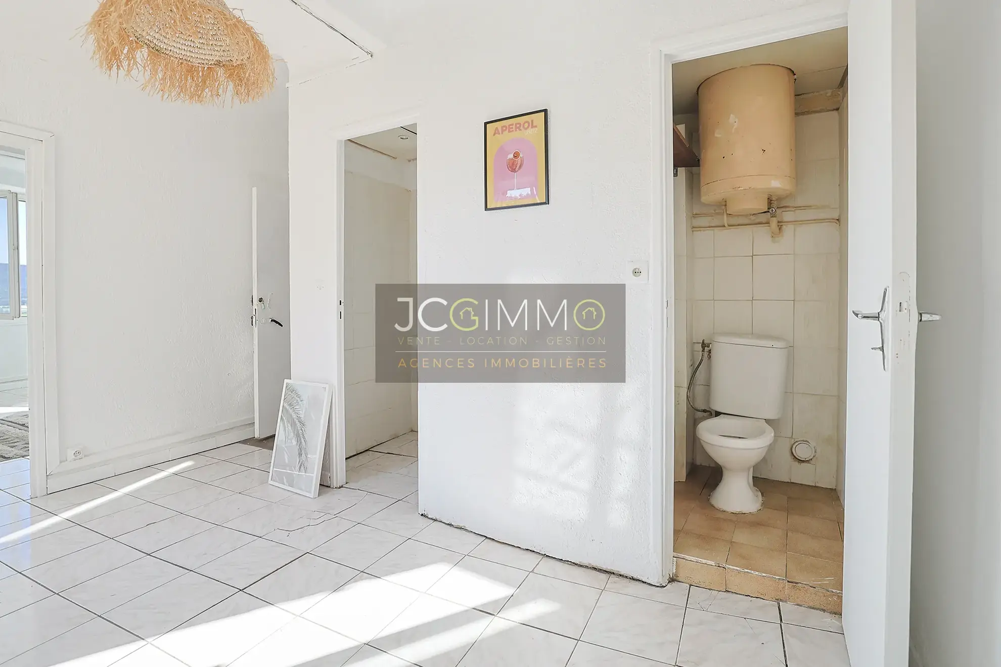 Lot de 3 appartements à rénover avec vue exceptionnelle à Pierrefeu-du-Var 