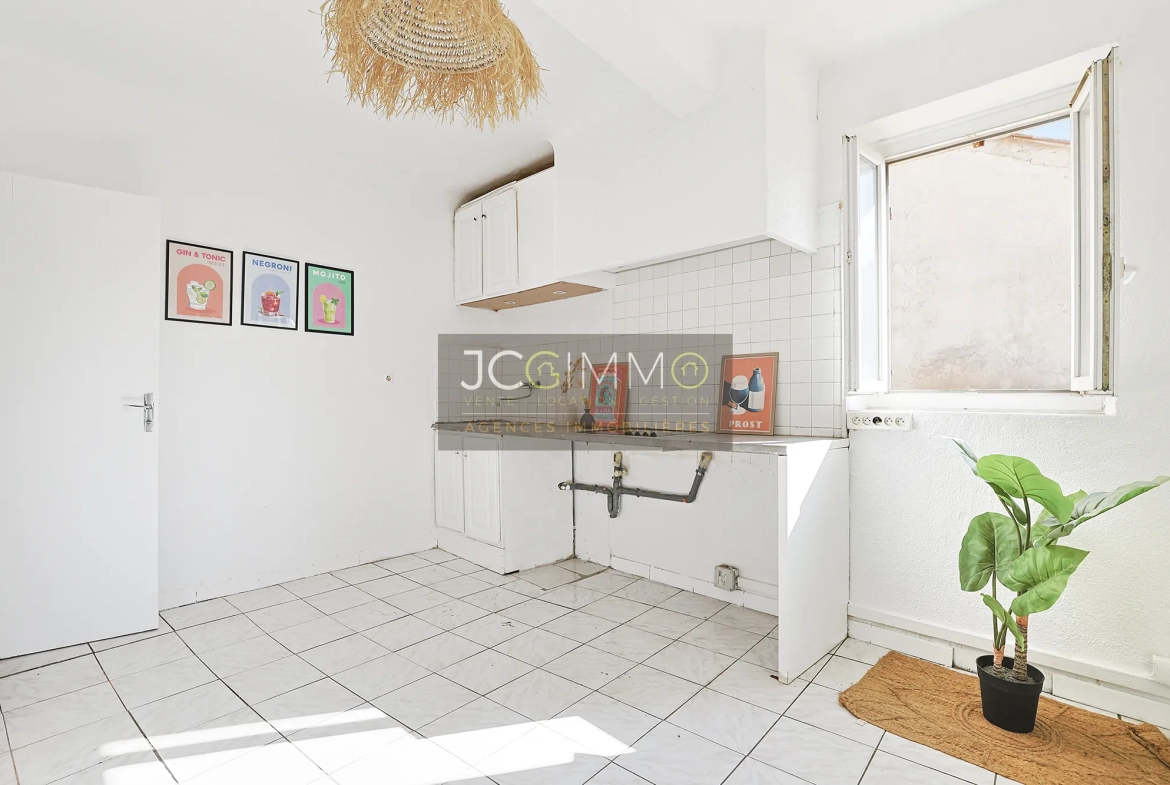 Lot de 3 appartements à rénover avec vue exceptionnelle à Pierrefeu-du-Var 