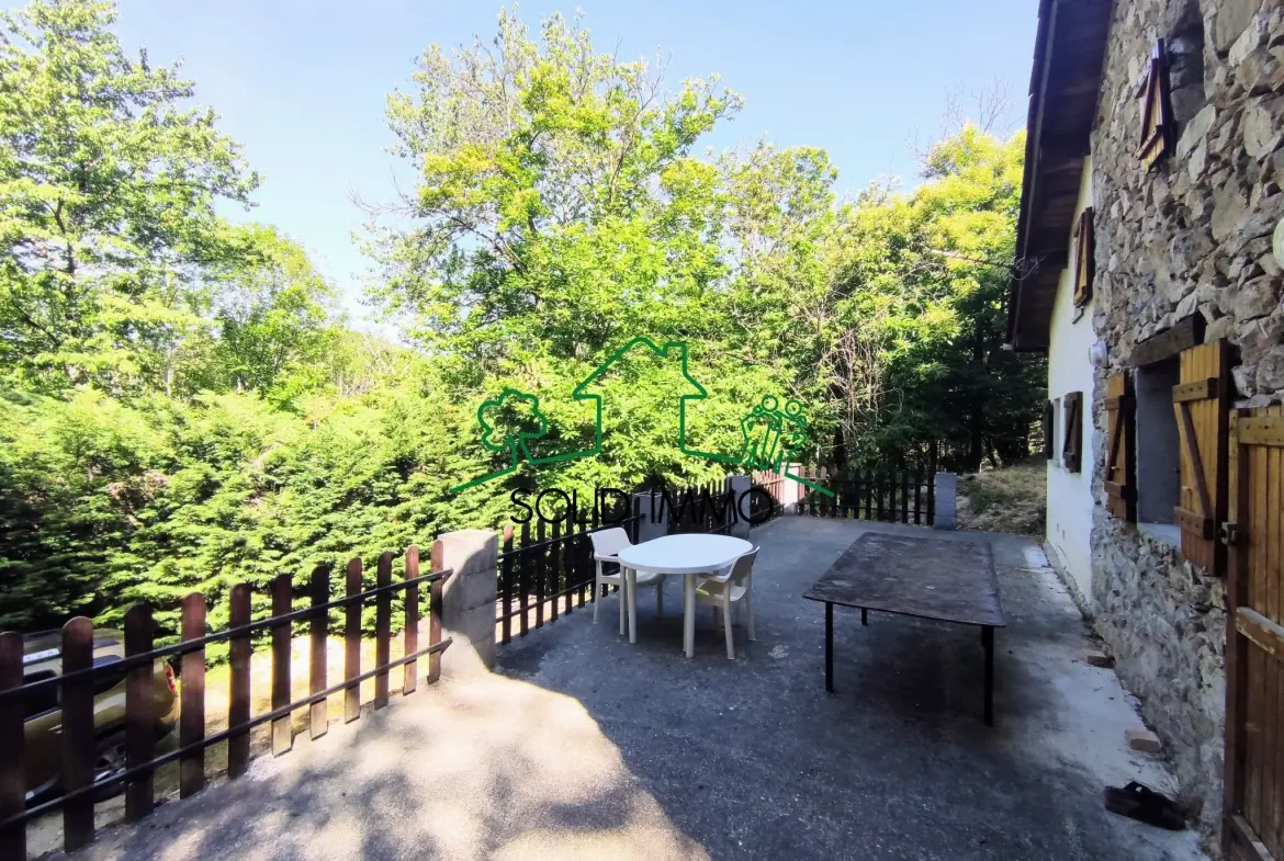 Maison de 50 m² avec terrain arboré à Joannas, idéal nature 