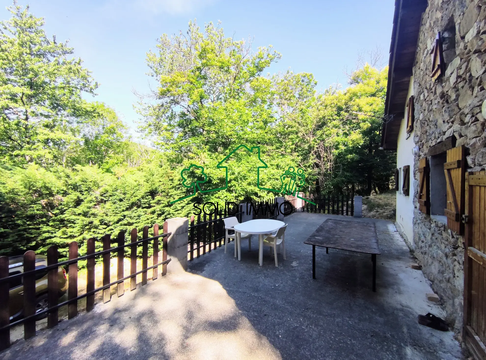 Maison de 50 m² avec terrain arboré à Joannas, idéal nature 