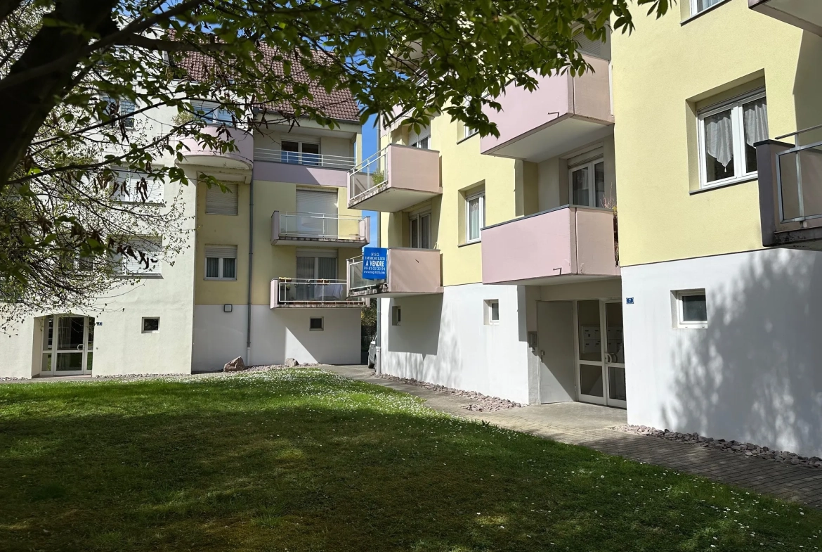 Appartement 2 pièces à vendre à Strasbourg Neuhof avec balcon, cave et parking 