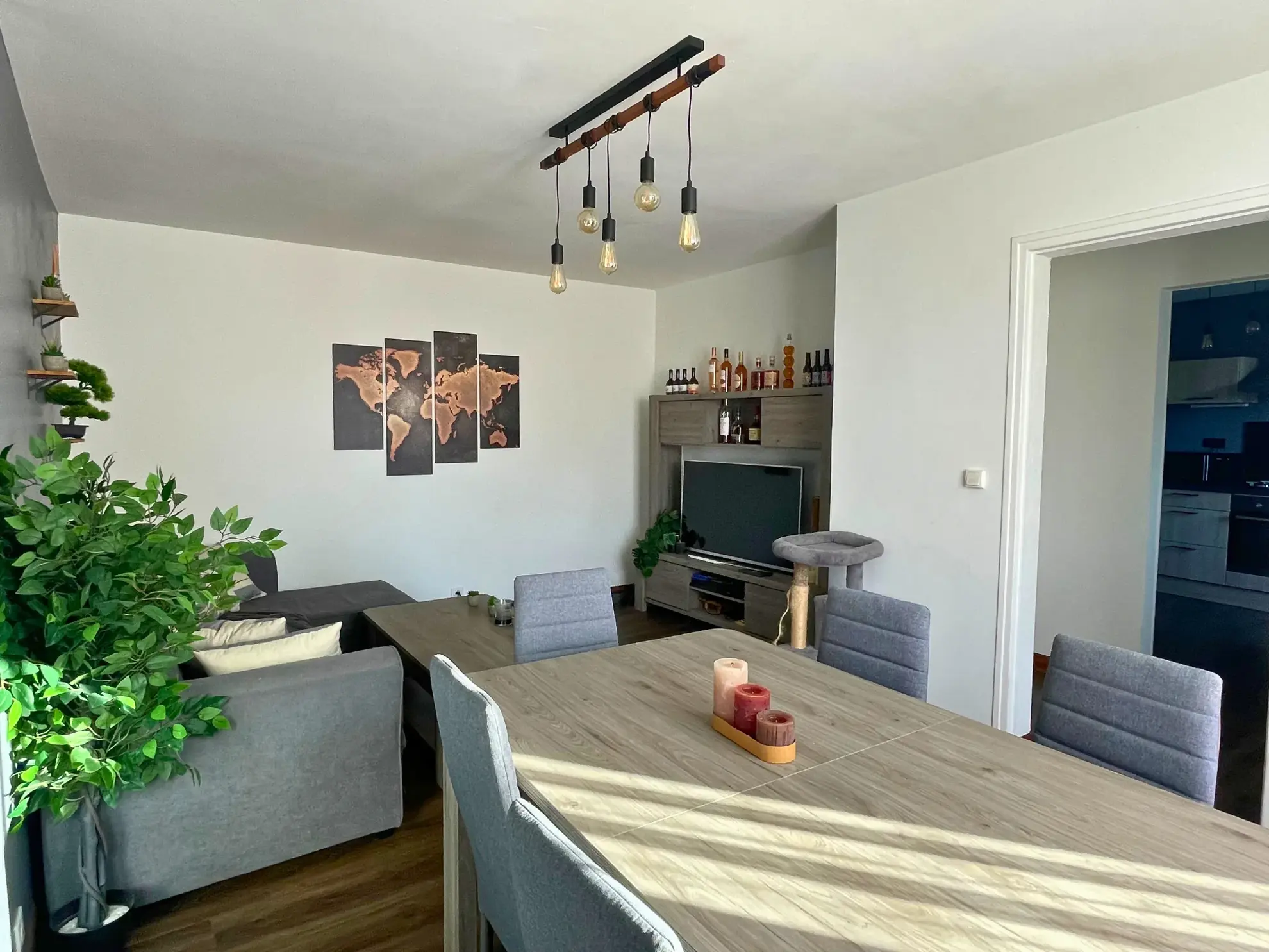 Maison rénovée à Cognac avec cour, garage et orientation sud 