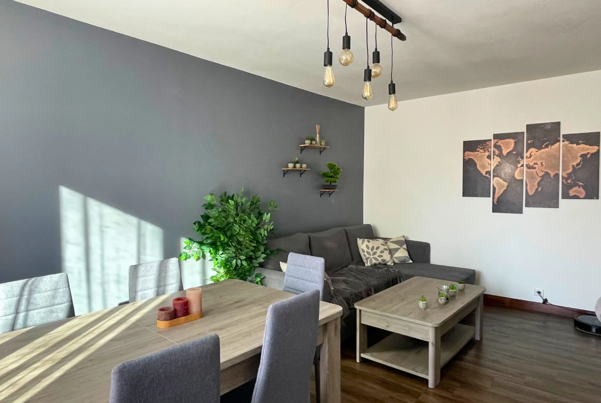 Maison rénovée à Cognac avec cour, garage et orientation sud 