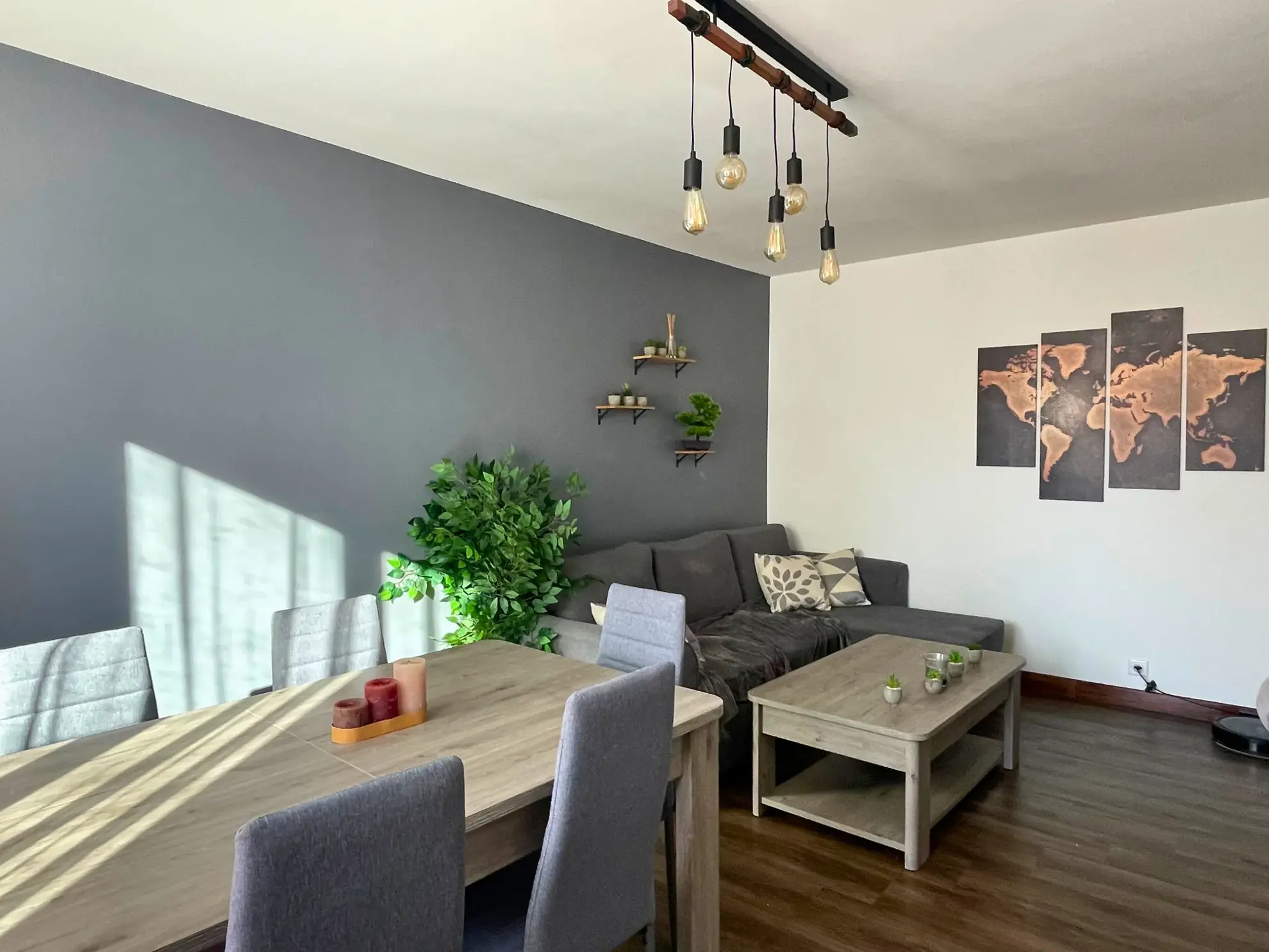 Maison rénovée à Cognac avec cour, garage et orientation sud 