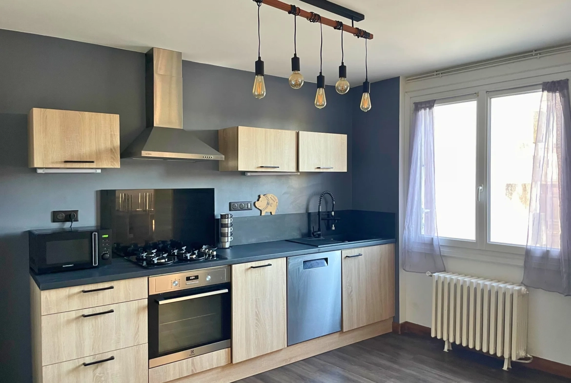 Maison rénovée à Cognac avec cour, garage et orientation sud 