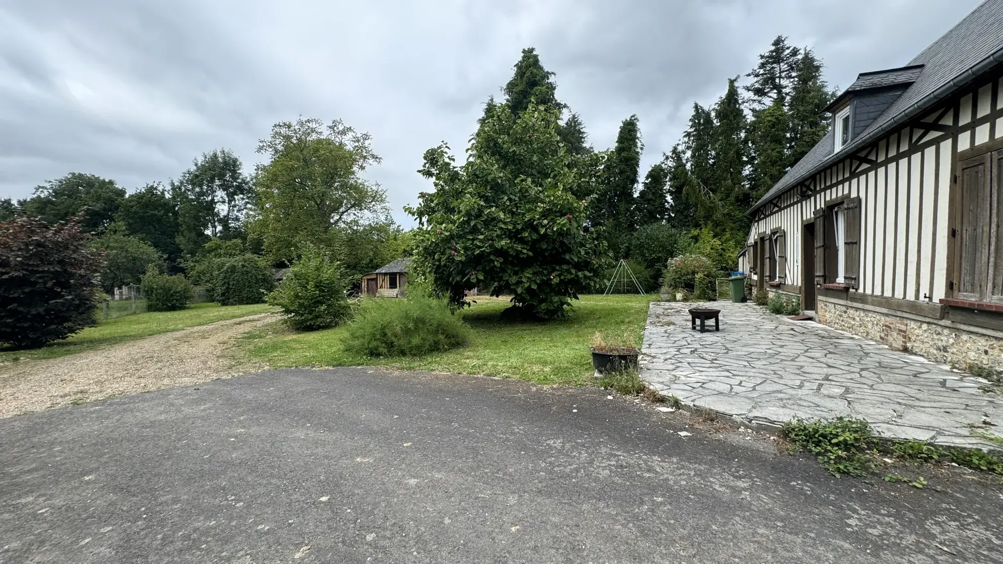 Maison Normande à vendre à Pont l'Évêque - Grand terrain et dépendances 