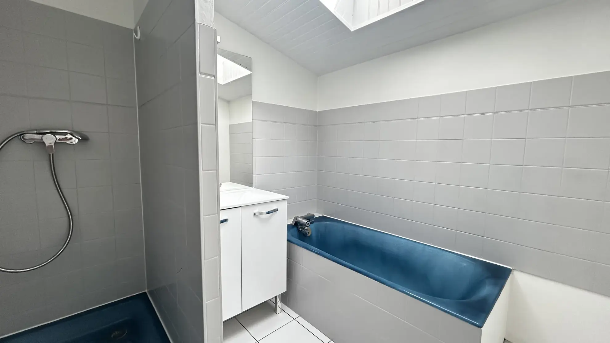 Maison en Pierre à Sansais - Jardin et Terrasse, 2 Chambres, À Vendre 