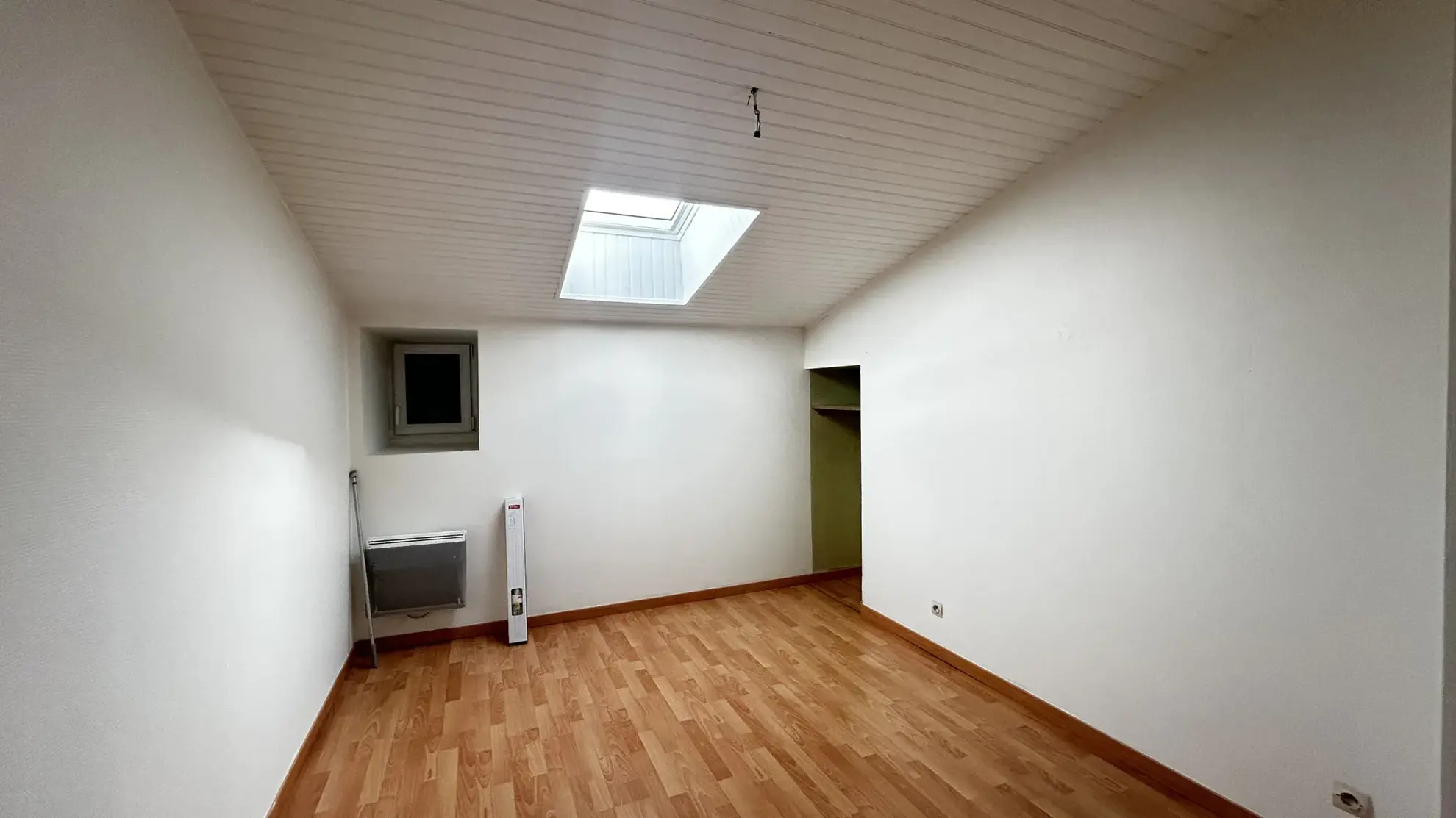 Maison en Pierre à Sansais - Jardin et Terrasse, 2 Chambres, À Vendre 