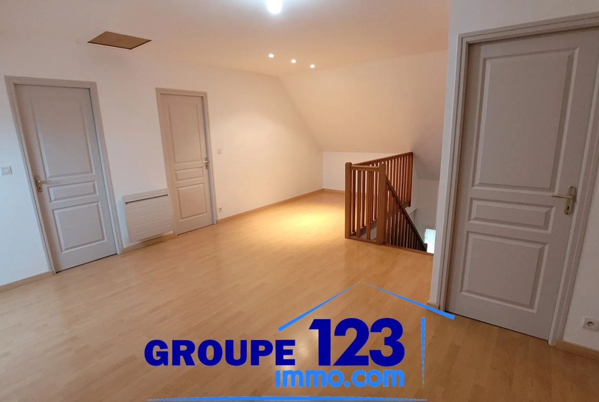 Maison familiale lumineuse avec jardin, garage et chalet en HauteVive - Quartier paisible 