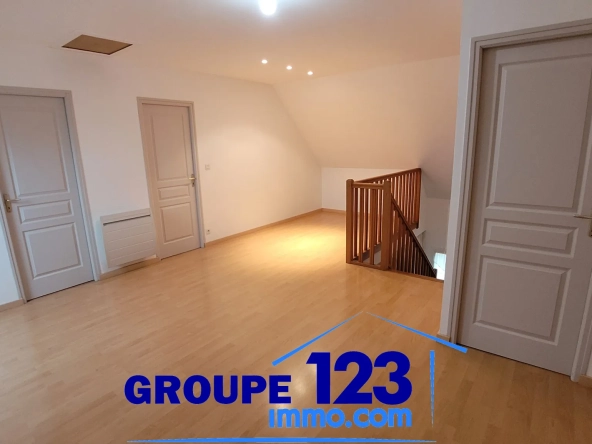 Maison familiale lumineuse avec jardin, garage et chalet en HauteVive - Quartier paisible 