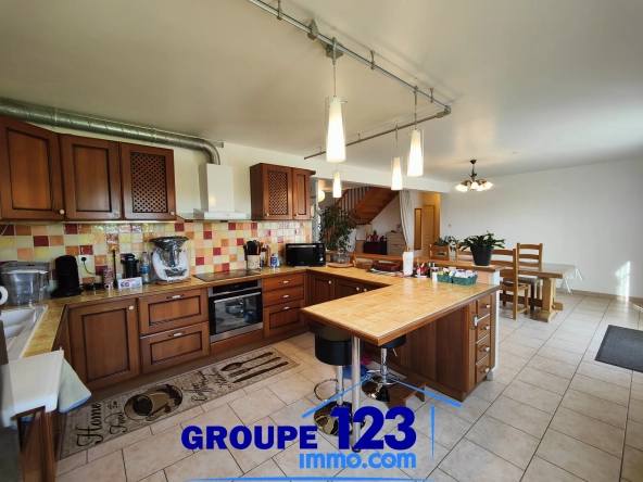 Maison familiale lumineuse avec jardin, garage et chalet en HauteVive - Quartier paisible 
