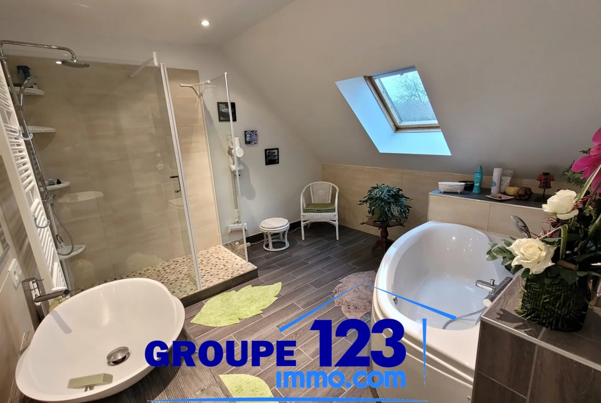 Maison familiale lumineuse avec jardin, garage et chalet en HauteVive - Quartier paisible 