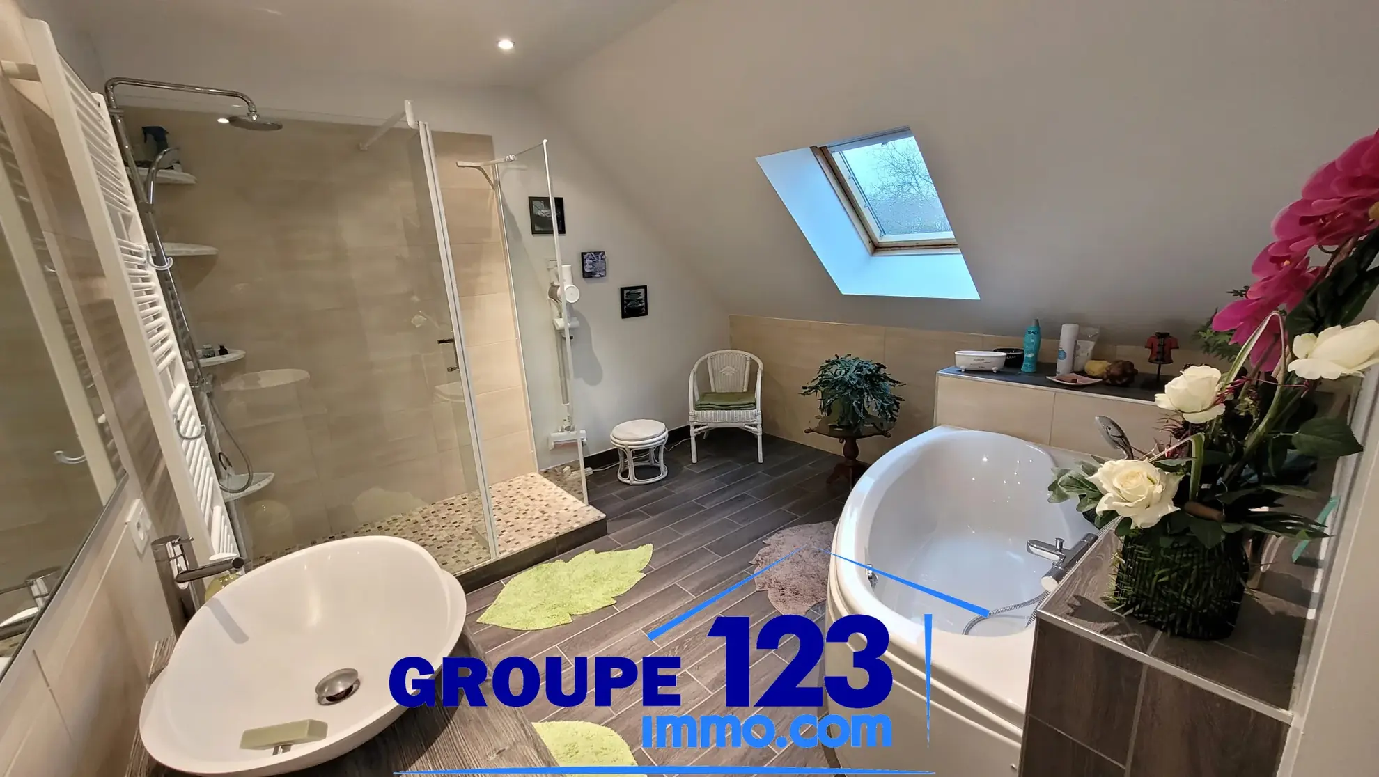 Maison familiale lumineuse avec jardin, garage et chalet en HauteVive - Quartier paisible 