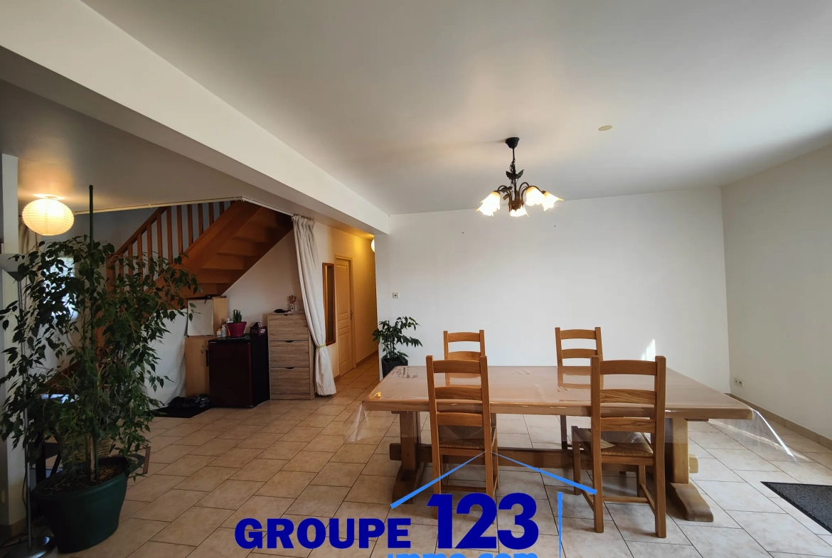 Maison familiale lumineuse avec jardin, garage et chalet en HauteVive - Quartier paisible 