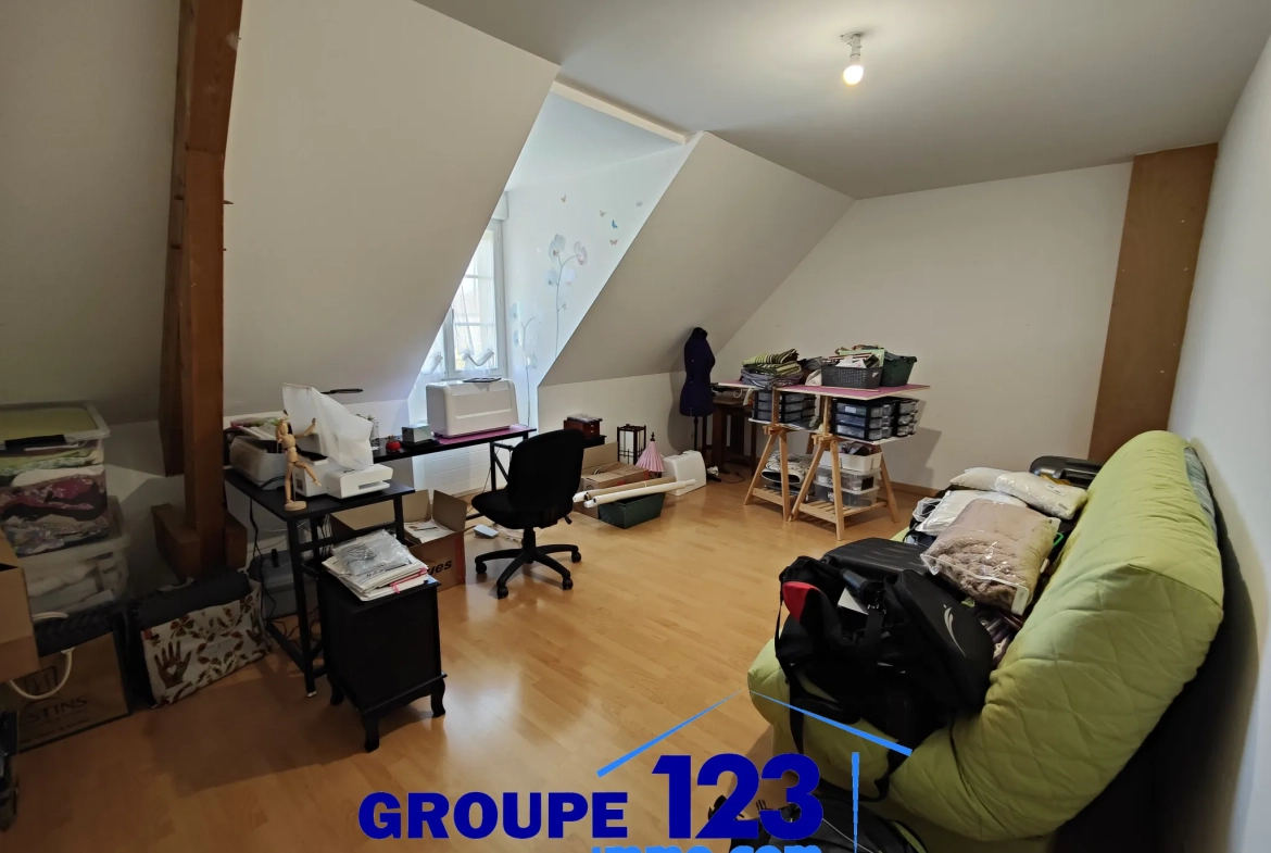 Maison familiale lumineuse avec jardin, garage et chalet en HauteVive - Quartier paisible 
