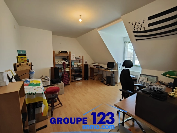 Maison familiale lumineuse avec jardin, garage et chalet en HauteVive - Quartier paisible 