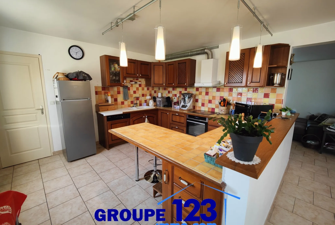 Maison familiale lumineuse avec jardin, garage et chalet en HauteVive - Quartier paisible 