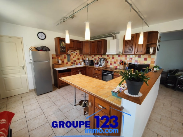 Maison familiale lumineuse avec jardin, garage et chalet en HauteVive - Quartier paisible 